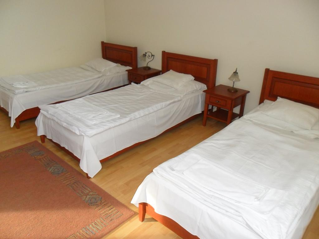 Varkert Panzio Miskolc Chambre photo