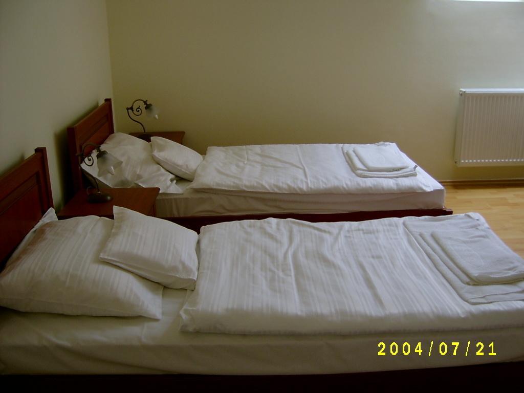 Varkert Panzio Miskolc Chambre photo