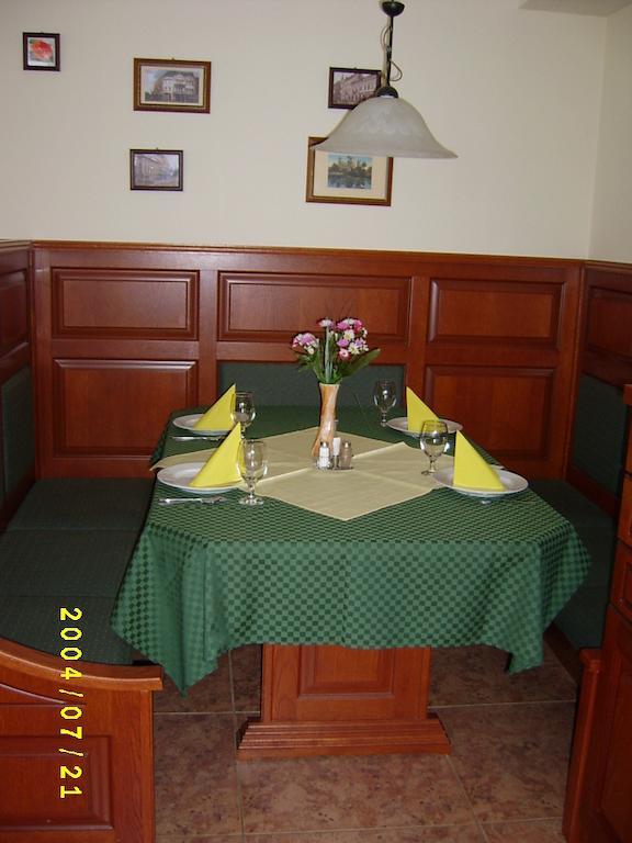 Varkert Panzio Miskolc Extérieur photo
