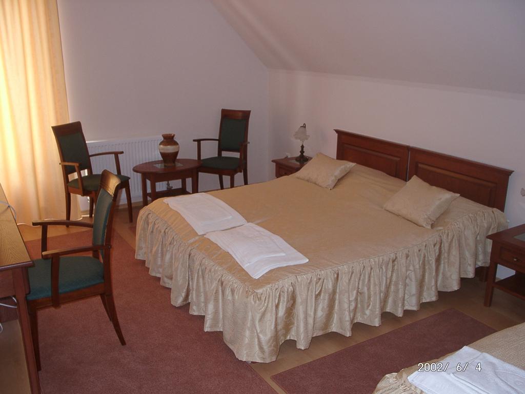 Varkert Panzio Miskolc Extérieur photo