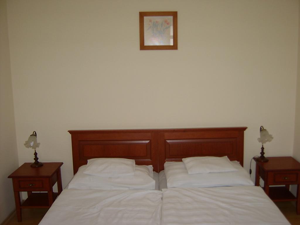 Varkert Panzio Miskolc Chambre photo